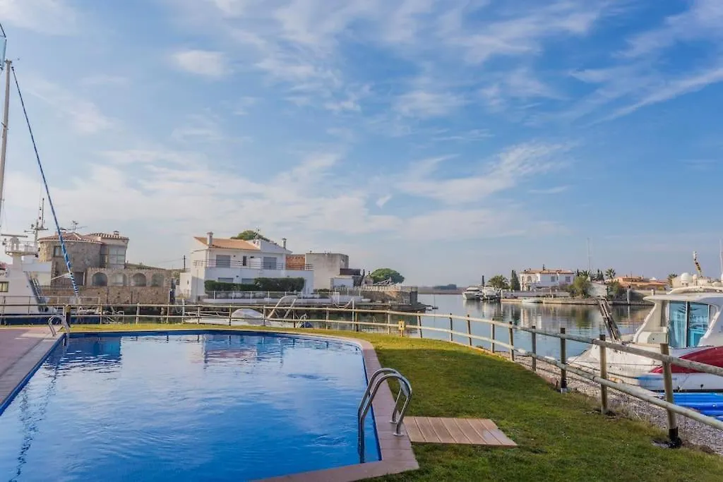 Piso De 2 Habitaciones, 3 Piscinas Y Cerca Del Mar Roses Apartment
